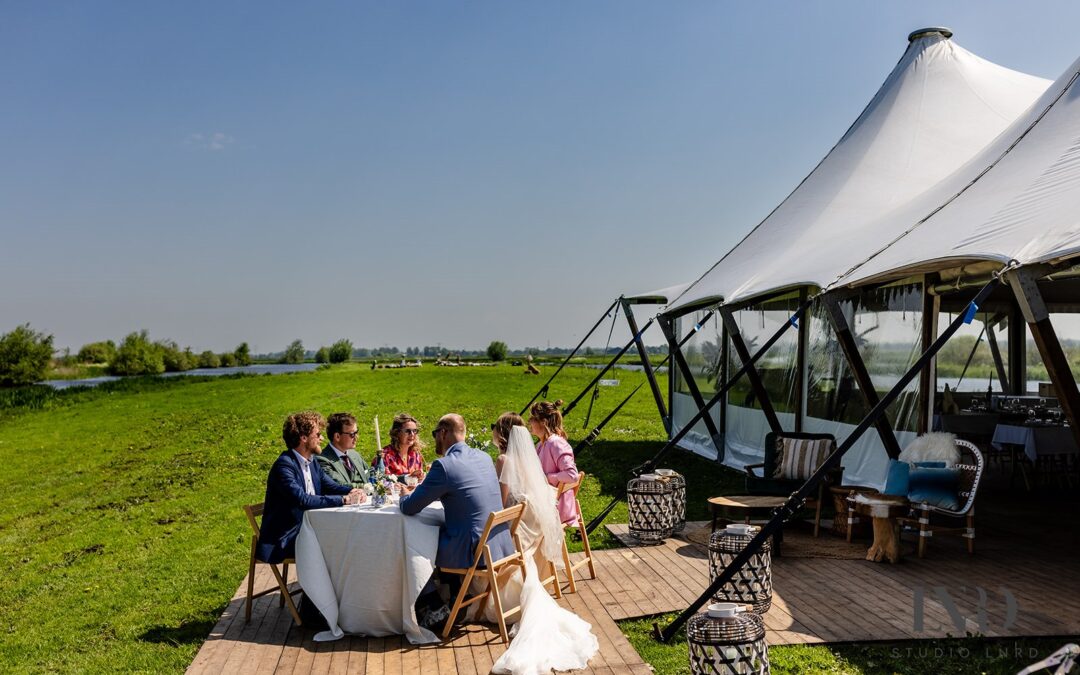 Bruiloft op eigen terrein in Vinkeveen    